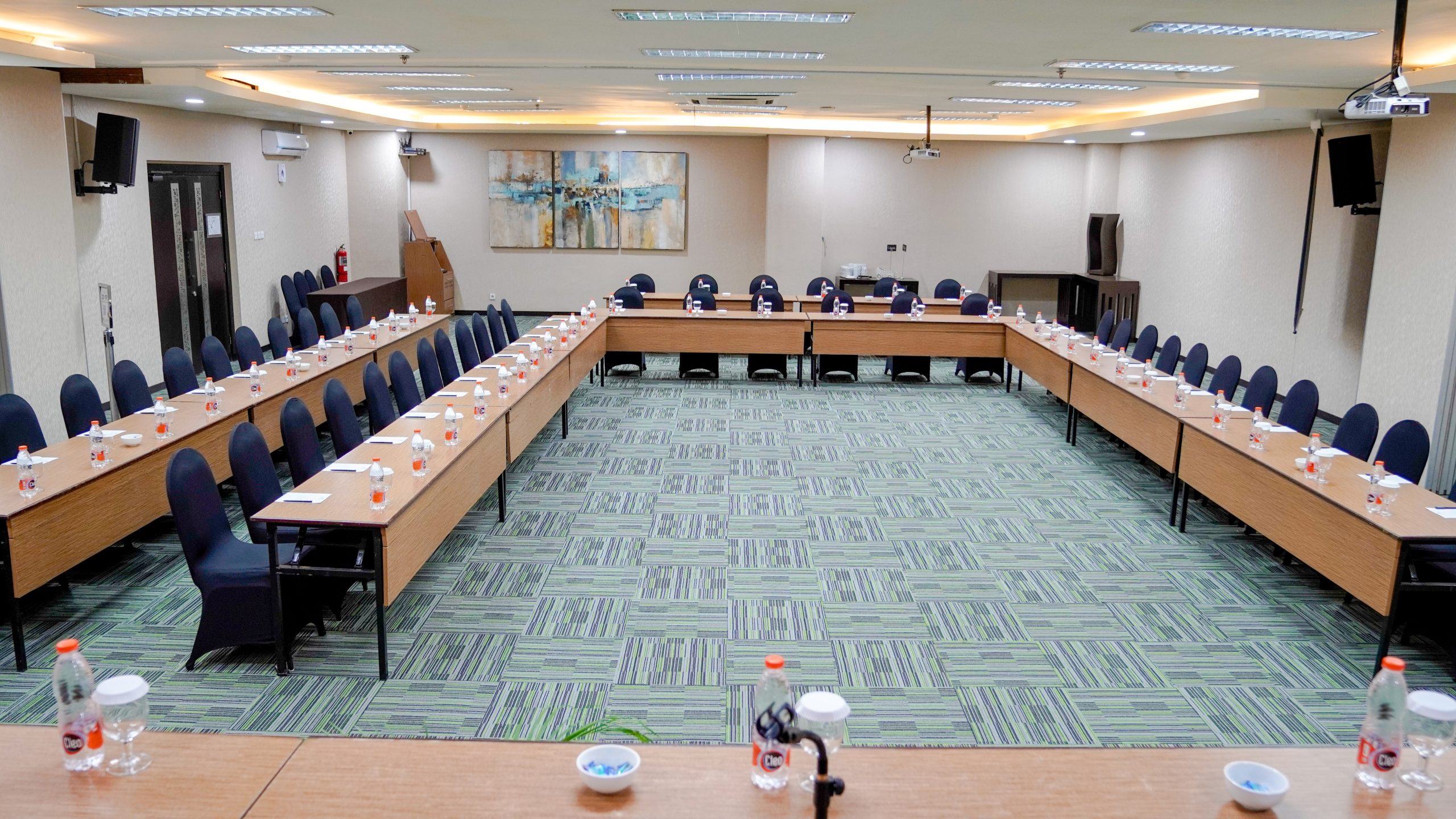 Pinus Meeting Room (U-Shape Setup)