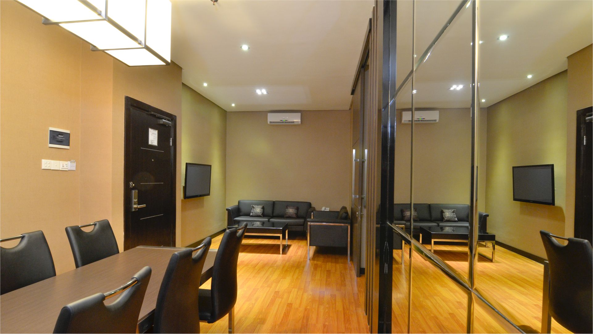 Royal Suite - living room